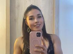 Mia_lucchi - female with brown hair and  big tits webcam at StripChat