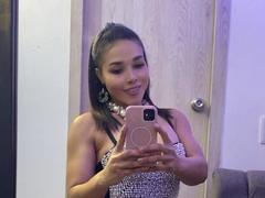 Mia_lucchi - female with brown hair and  big tits webcam at StripChat