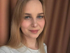 MiaLux-hot - blond female webcam at xLoveCam
