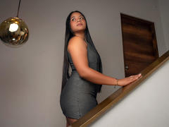 MiaLuz - female with black hair and  small tits webcam at xLoveCam