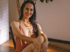 MiaMott - female with black hair webcam at LiveJasmin