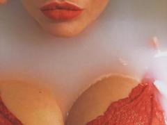 AmieBell - female with black hair webcam at LiveJasmin