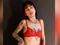 MiaNapoles - female with black hair webcam at xLoveCam