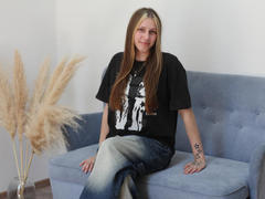 SandyMiller - female with brown hair webcam at LiveJasmin