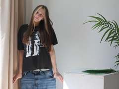 SandyMiller - female with brown hair webcam at LiveJasmin