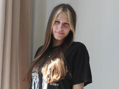 SandyMiller - female with brown hair webcam at LiveJasmin