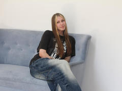SandyMiller - female with brown hair webcam at LiveJasmin