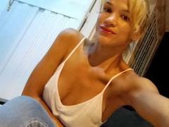 MiaNicholet - female with brown hair and  small tits webcam at ImLive