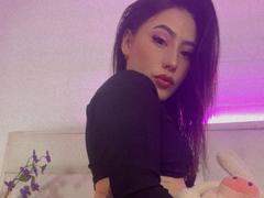 MiaParys - female with black hair webcam at xLoveCam