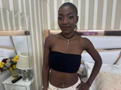 MiaPeints - female with black hair webcam at xLoveCam