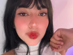 MiaPresscot - female with black hair webcam at xLoveCam