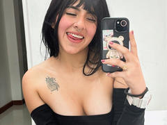 MiaPresscot - female with black hair webcam at xLoveCam