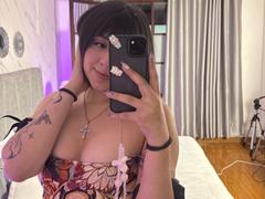 MiaPresscot - female with black hair webcam at xLoveCam
