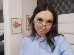 MiaReed - female with brown hair webcam at ImLive