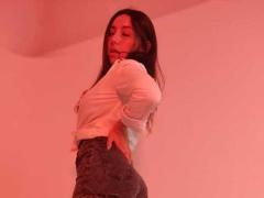 MiaReed - female with brown hair webcam at ImLive