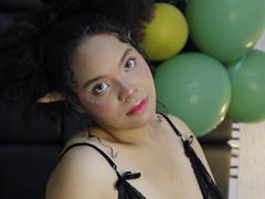 MiaRougef - female with brown hair webcam at xLoveCam