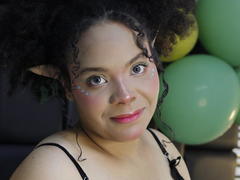 MiaRougef - female with brown hair webcam at xLoveCam