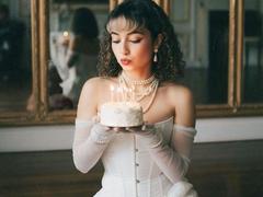 MiaWualker - female with black hair webcam at xLoveCam