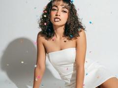 MiaWualker - female with black hair webcam at xLoveCam
