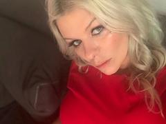 Mia-jey-hot - blond female webcam at xLoveCam