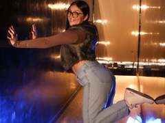 MiaaVixen - female webcam at xLoveCam