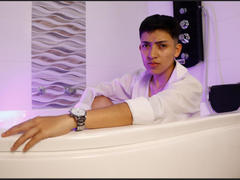 MichaelaMistress - shemale webcam at xLoveCam