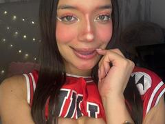 MichellFord - female with brown hair webcam at xLoveCam