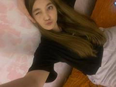NidiaHeagy - female with brown hair and  big tits webcam at LiveJasmin