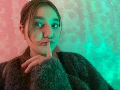 NidiaHeagy - female with brown hair and  big tits webcam at LiveJasmin