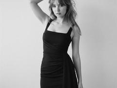 NidiaHeagy - female with brown hair and  big tits webcam at LiveJasmin