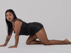 Michy69 - female with black hair webcam at xLoveCam