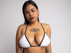 Michy69 - female with black hair webcam at xLoveCam