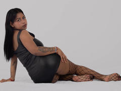 Michy69 - female with black hair webcam at xLoveCam