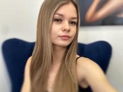 MidnightAura from xLoveCam