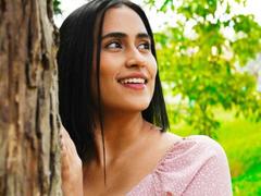 Mielmia - female with black hair and  small tits webcam at xLoveCam