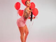 MiiaFoxy - female with black hair webcam at xLoveCam