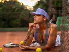 MiiaFoxy - female with black hair webcam at xLoveCam