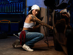 MiiaFoxy - female with black hair webcam at xLoveCam