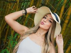 MiiaWills - female webcam at xLoveCam