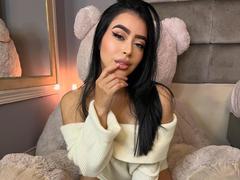 MilaGonzalez - female with black hair webcam at xLoveCam