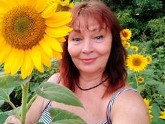 MilaMils - female with brown hair webcam at xLoveCam