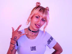 MilaRouge from xLoveCam