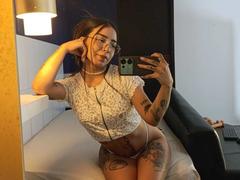 MilaThorne - female with black hair webcam at xLoveCam