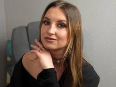 Milagres - female with brown hair webcam at xLoveCam