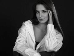 MilamaniaX - female with brown hair and  big tits webcam at xLoveCam