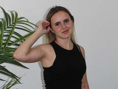 MilanaJerome - blond female webcam at LiveJasmin