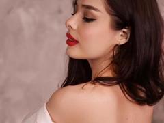 SexyWetLips - female with brown hair and  small tits webcam at ImLive