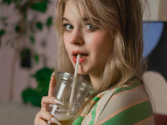 MilanaWent - blond female webcam at LiveJasmin