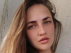 Milannka from xLoveCam