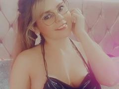 Milek - female with  small tits webcam at xLoveCam